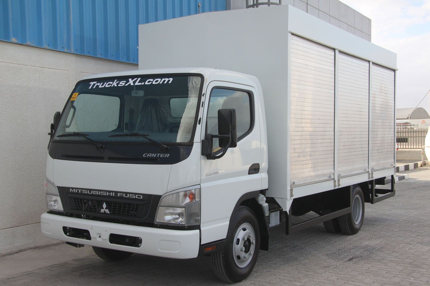 MITSUBISHI FUSO CANTER WATER CARRIER 4X2