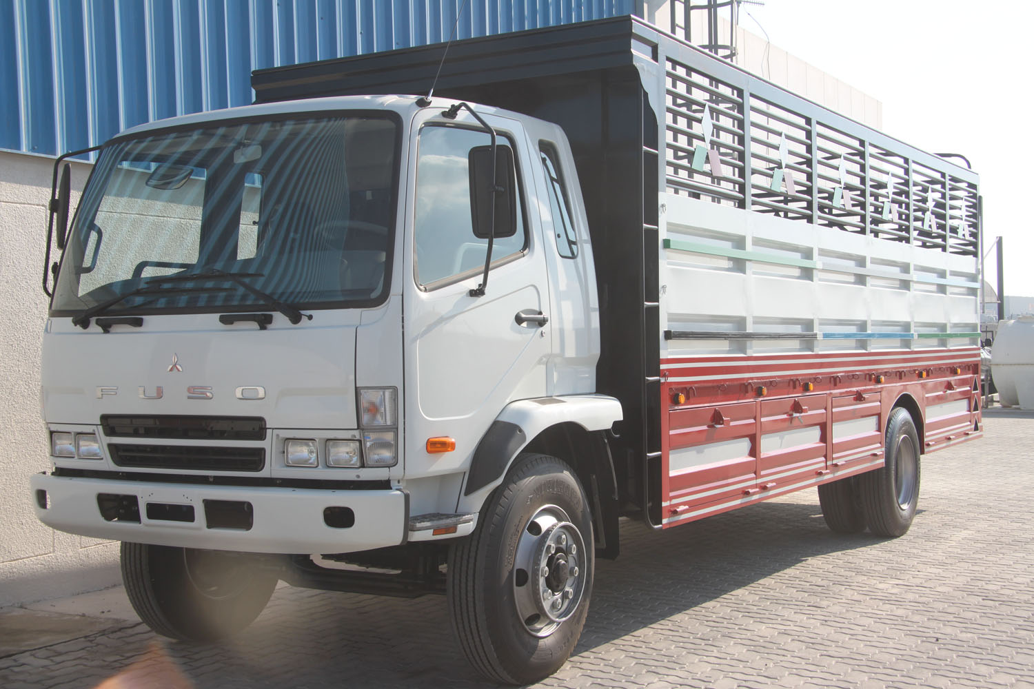 MITSUBISHI FUSO 4X2 WITH CARGO BODY